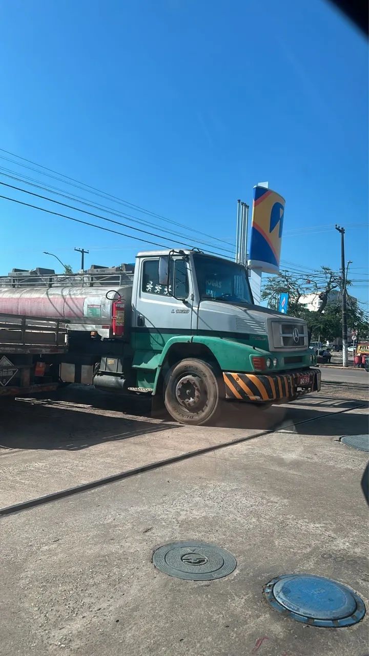 Caminhão tanque 