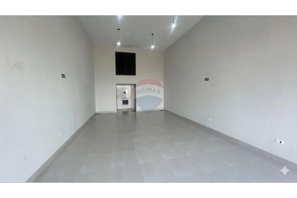 Sala comercial 63m² para locação em Firenze, SBO