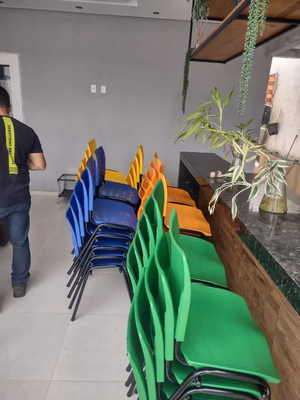 CADEIRAS FIXA DE PLASTICO RESISTENTE  - Foto 4