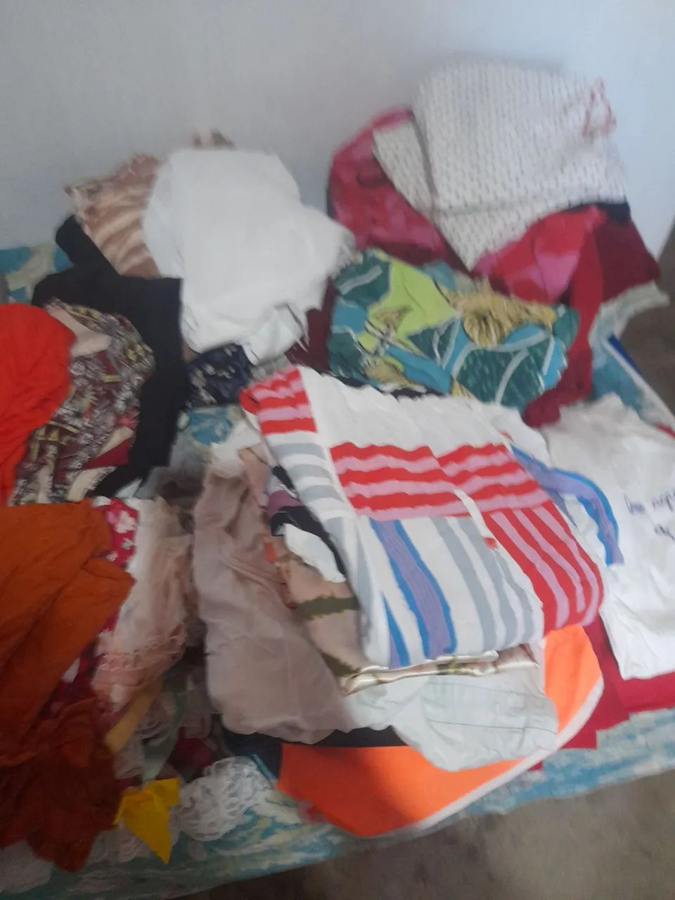 Vendo caixa de roupas  - Foto 2