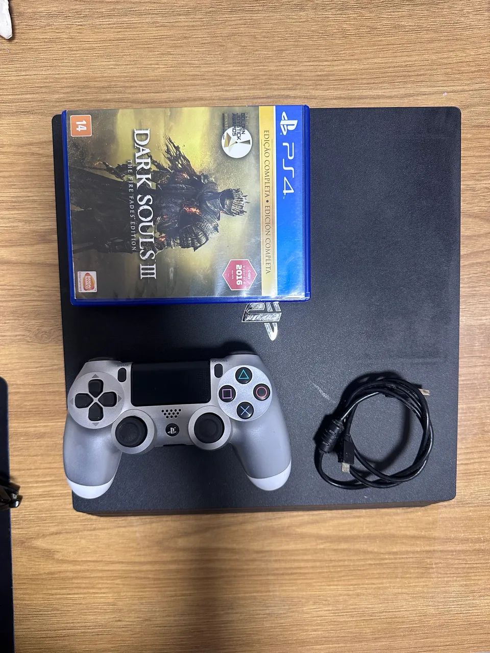 Vendo PS4 Pro 1Tb com 2 Controles e Jogos - Foto 2