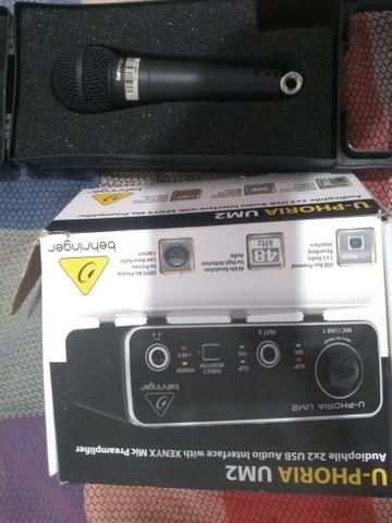 Placa de áudio Behringer zerada + microfone de palco original - Foto 4