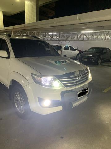 Toyota Hilux SW4 SRV - 5Lugares