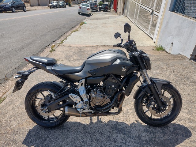 YAMAHA MT 07 2016 CINZA IMPECAVEL COM APENAS 30.000KM