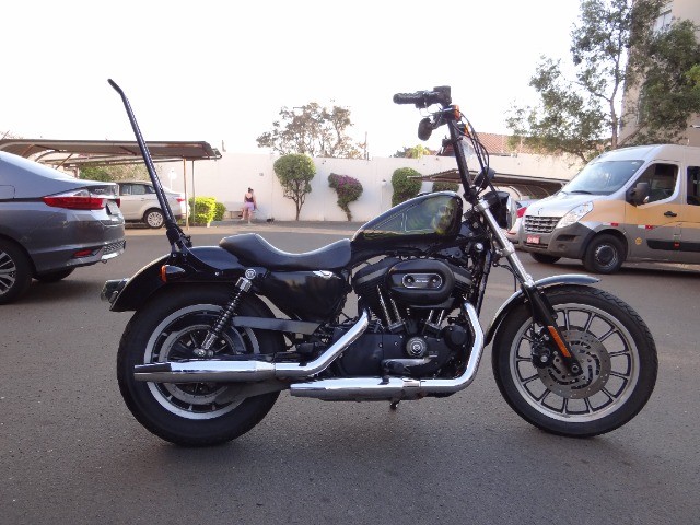 HARLEY DAVIDSON SPORTSTER 883 R