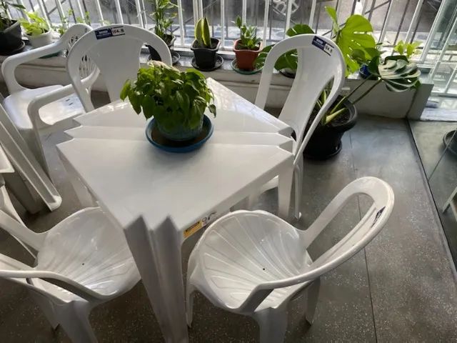 Jogo mesa cadeira Tramontina branca nova pra show partir de 260 reais cada