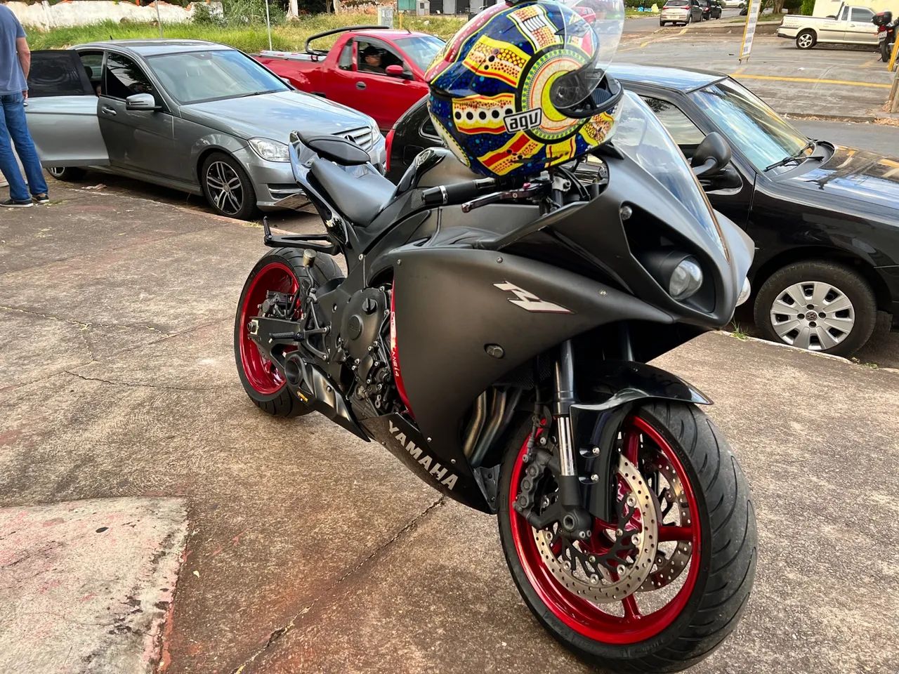 Yamaha R1 - Esportiva - 1000cc - Preta