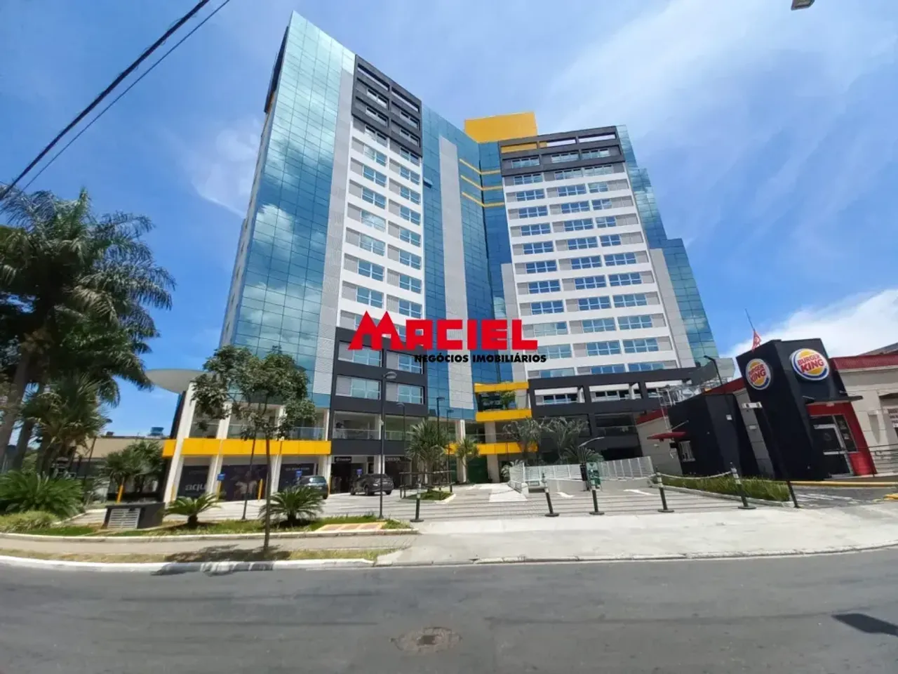 Sala Comercial no Helbor Downtown: Modernidade e Localização Privilegiada