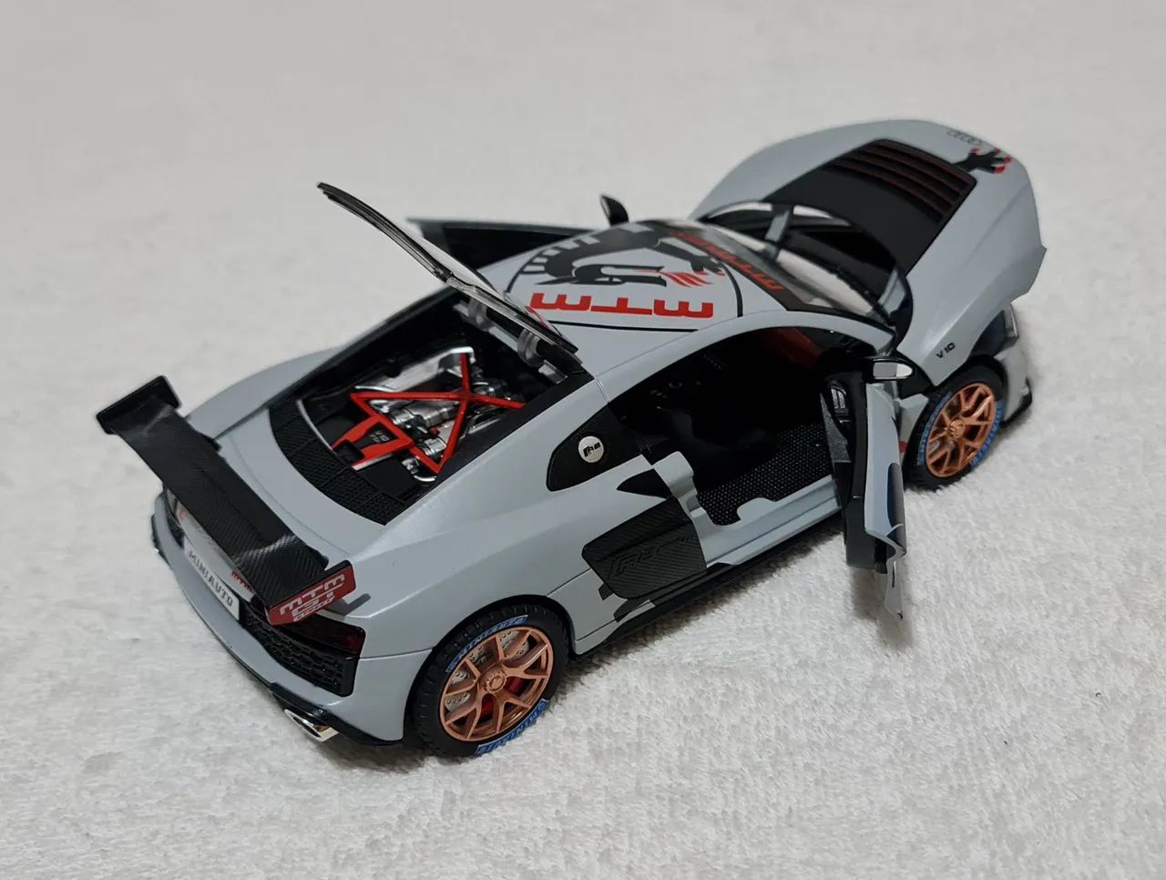 Carrinho miniatura Audi R8 escala 1/24 - Foto 2