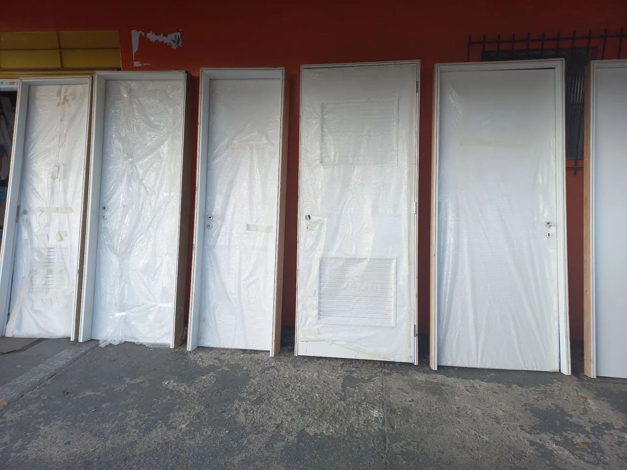 Portas de madeira novas completa - Foto 2