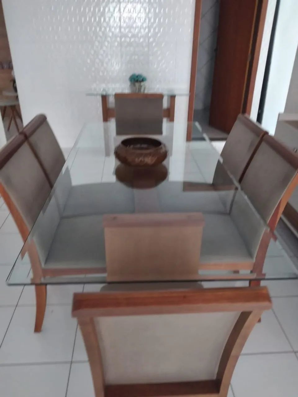 Mesa de Vidro com Detalhes em Madeira - Foto 3