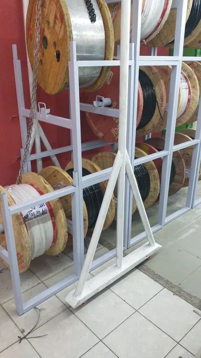 Estrutura metálica movel porta carretel de fio - Foto 5