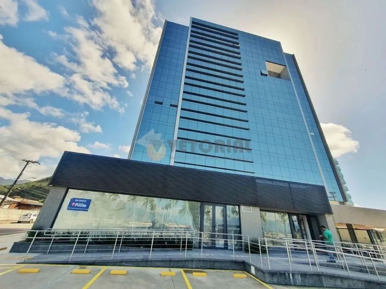 Sala comercial em Prédio Comercial com Vista Mar, Caraguatatuba SP