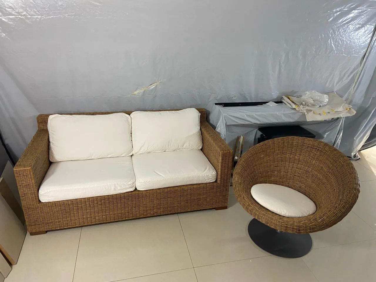 Conjunto junco natural Sofá 2 Lugares e Poltrona de junco  natural Giratória