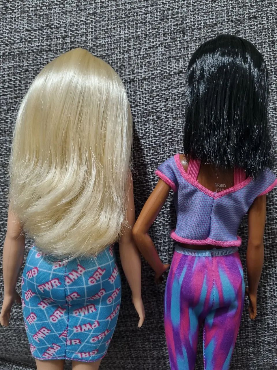 Lote Barbie Fashionista Corpo Curvy e Barbie yoga com roupas e acessórios - Foto 5