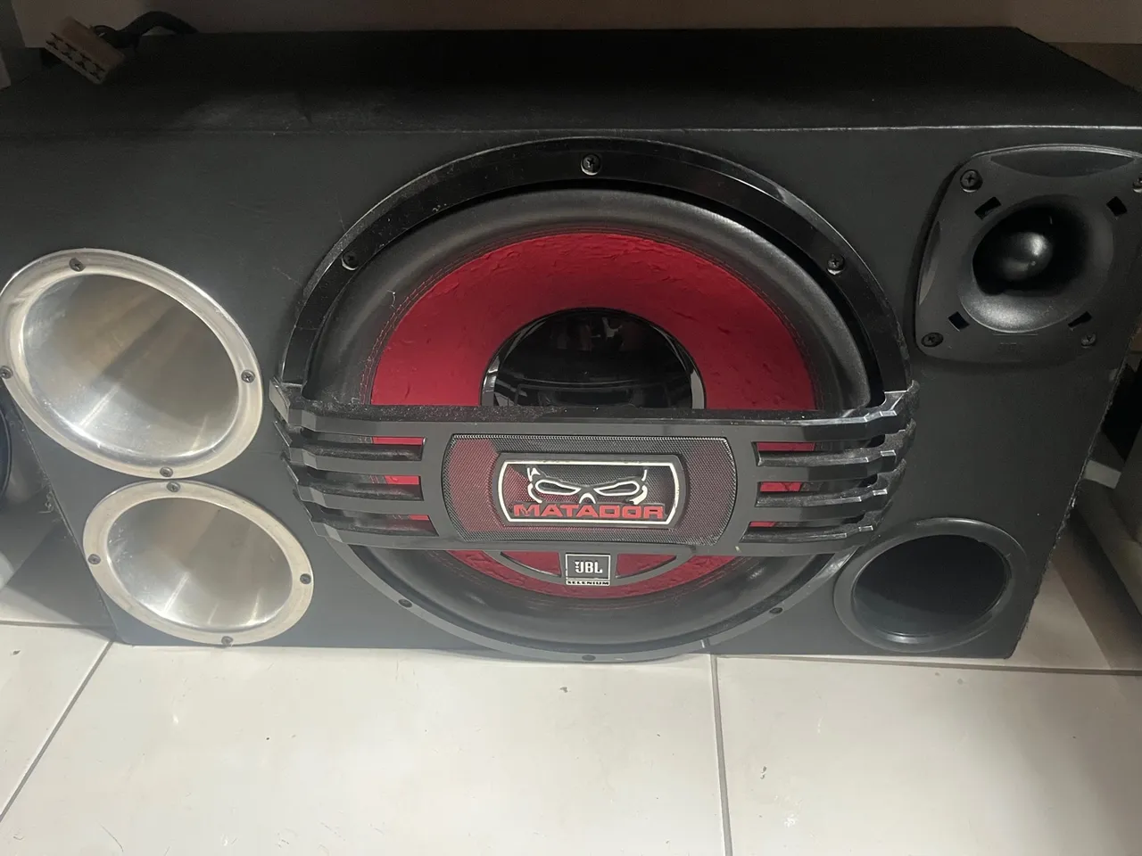 Caixa trio com JBL matador 600 RMS .