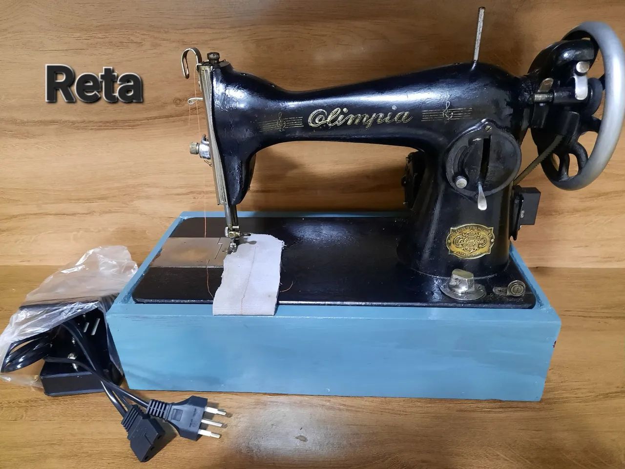 Máquina de Costura Antiga Olympia