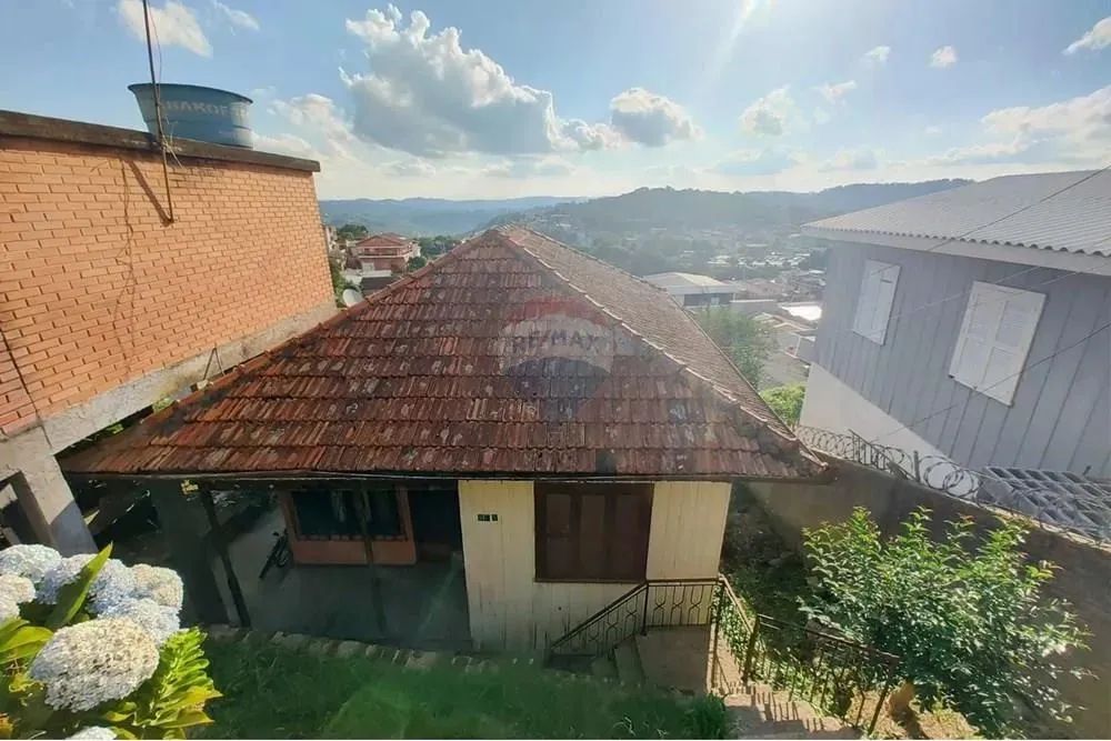 Casa com Duas Moradias e vista para o Vale dos Vinhedos