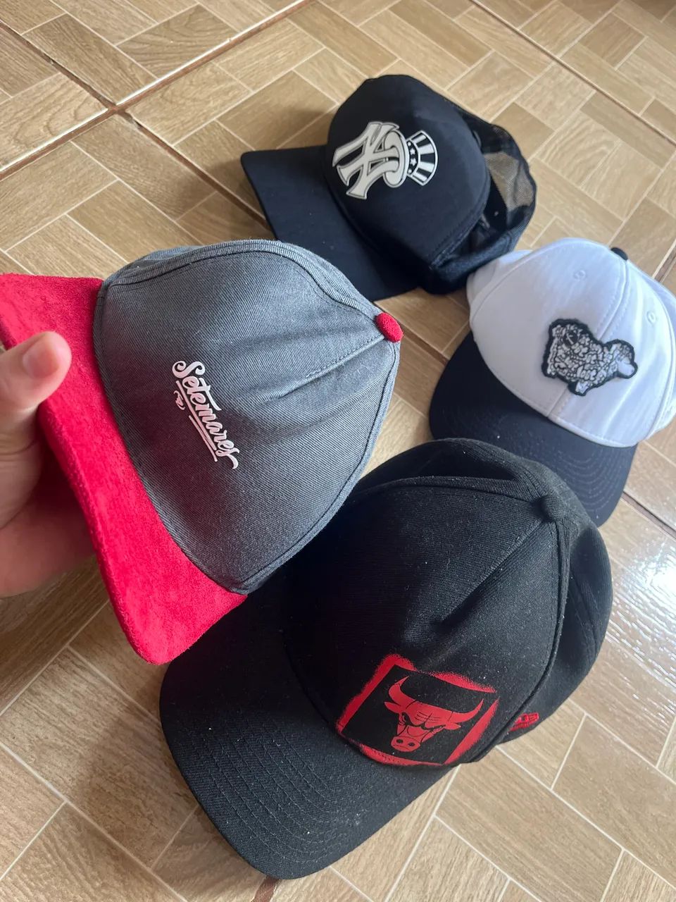 4 bonés para vender 3 originais 1 primeira linha  - Foto 6