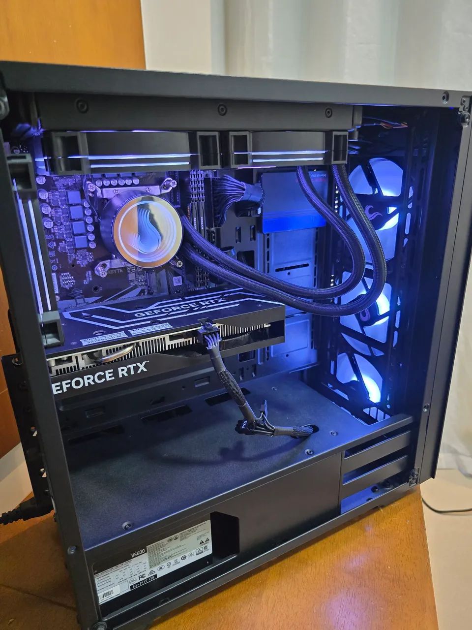 Gaming PC RTX 4060 (4 MONTHS OF USE) / i5 12400F / SSD - ACCEPT PS5 IN EXCHANGE64529519658369123