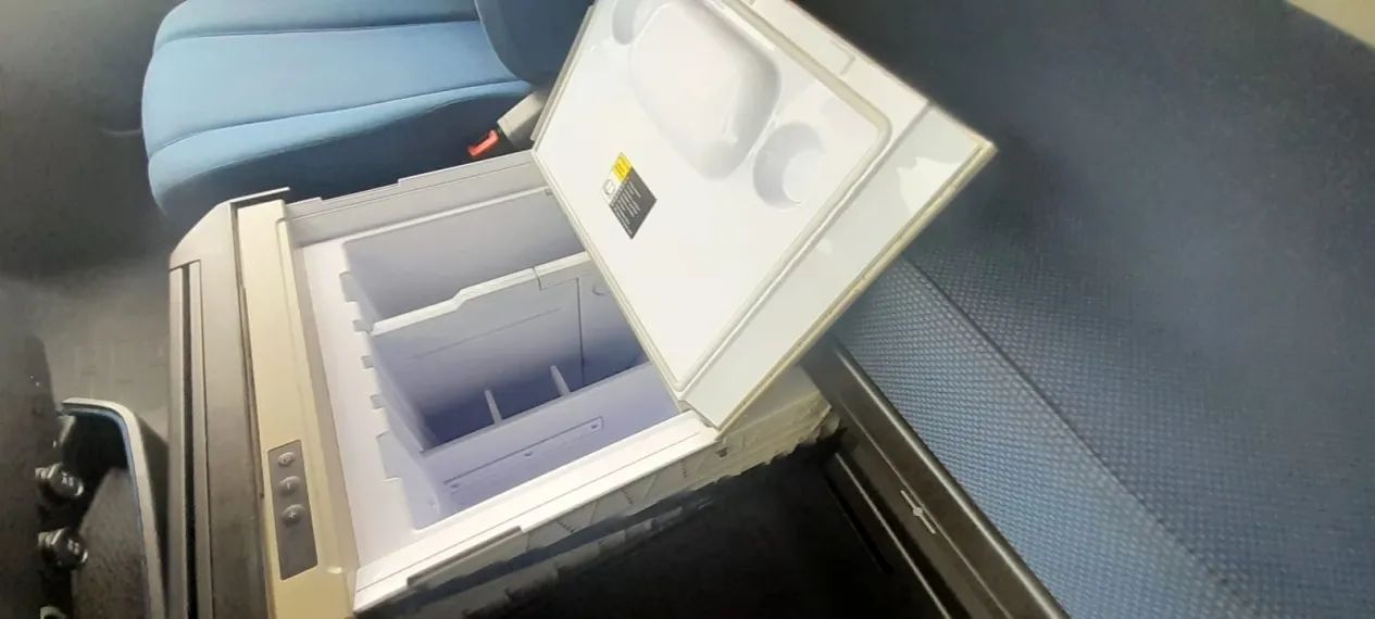 Volvo Fh 460 6x2 2023 - Com defletor de ar, 10 pneus novos, Geladeira, único dono. - Foto 12