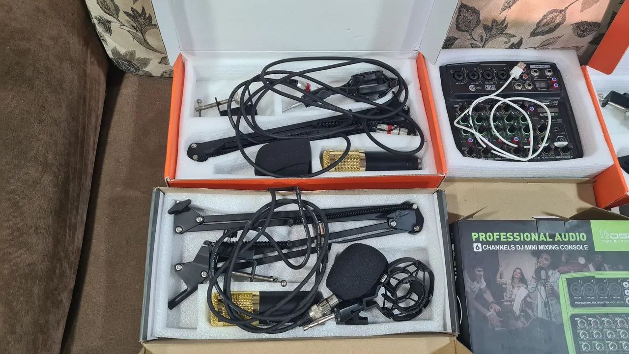 Kit Microfone Condensador + Mixer de Áudio 6 Canais  - Foto 2