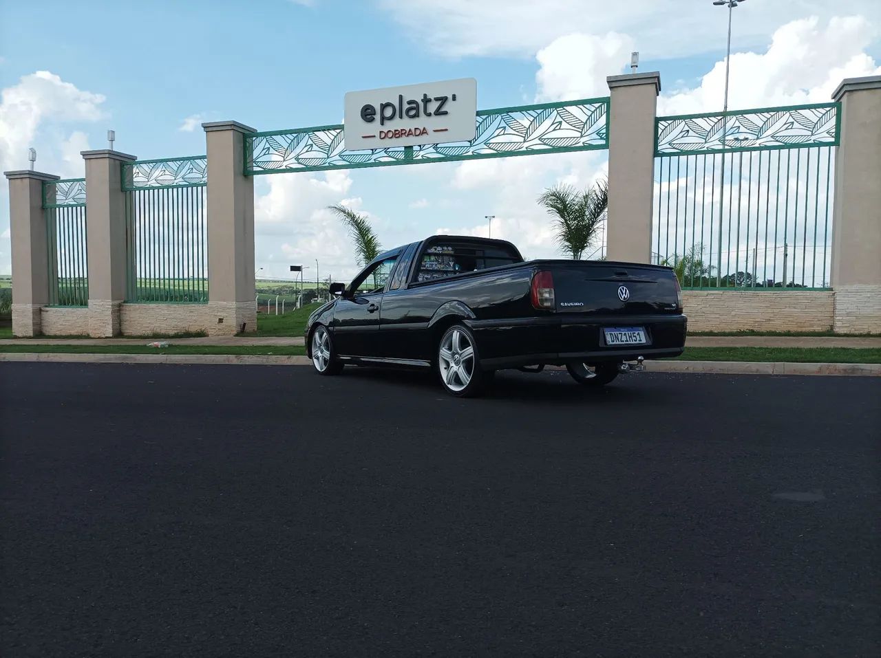 Saveiro g3 rebaixada com roda 17 e som 