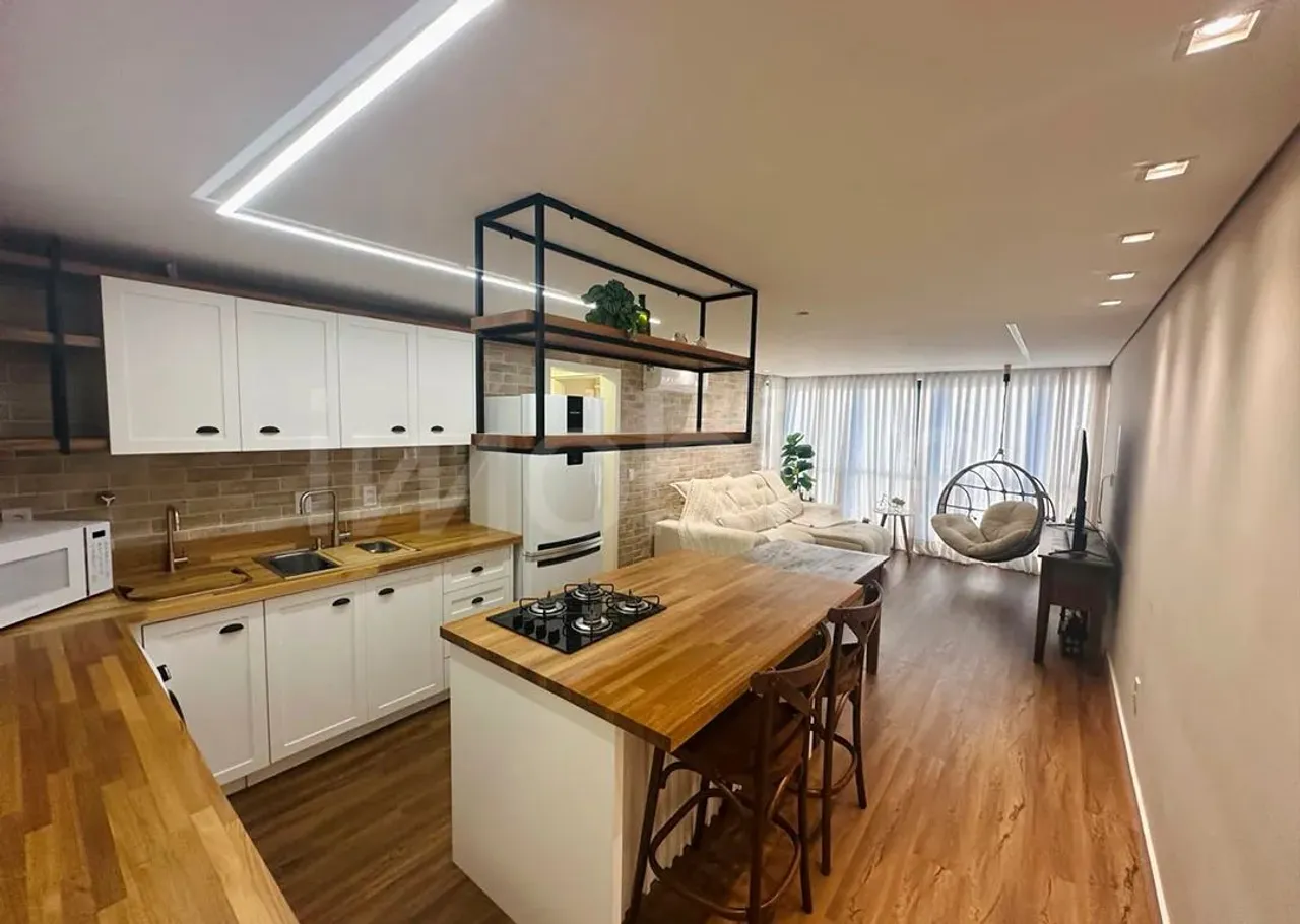 Apartamento mobiliado à venda no Edifício Brava Hills na Praia dos Amores