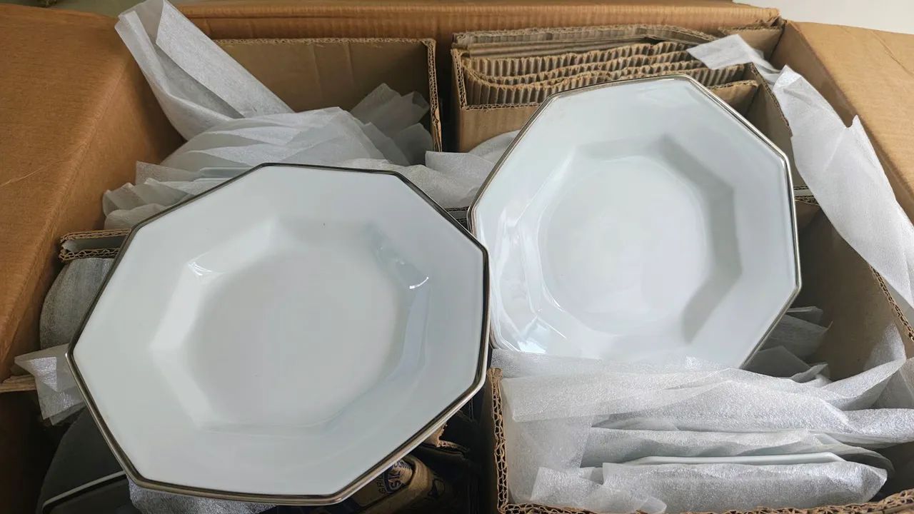42 peças porcelana jantar Schimidt, nunca usado, na caixa original