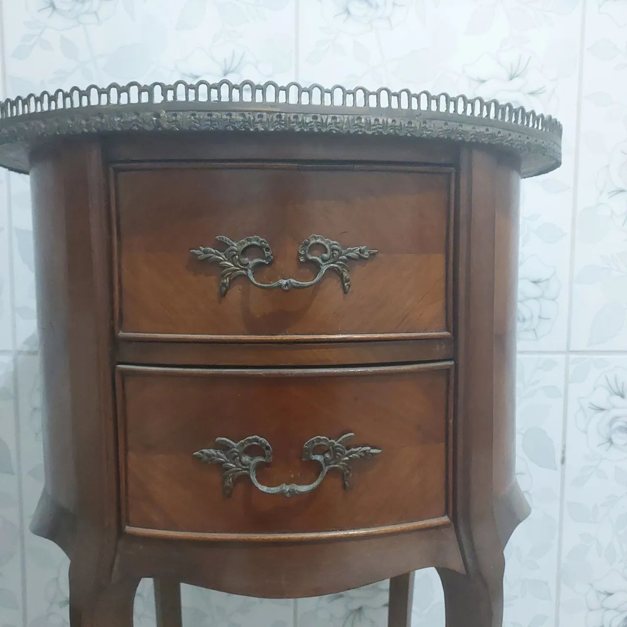 Mesa antiga de Madeira com 2 Gavetas - Foto 2