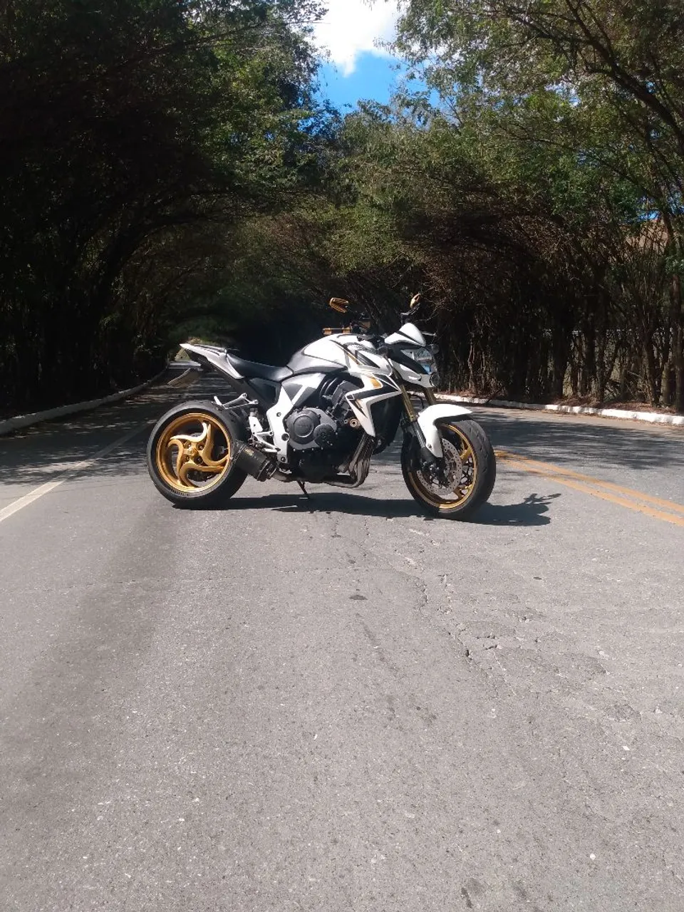 Cb1000