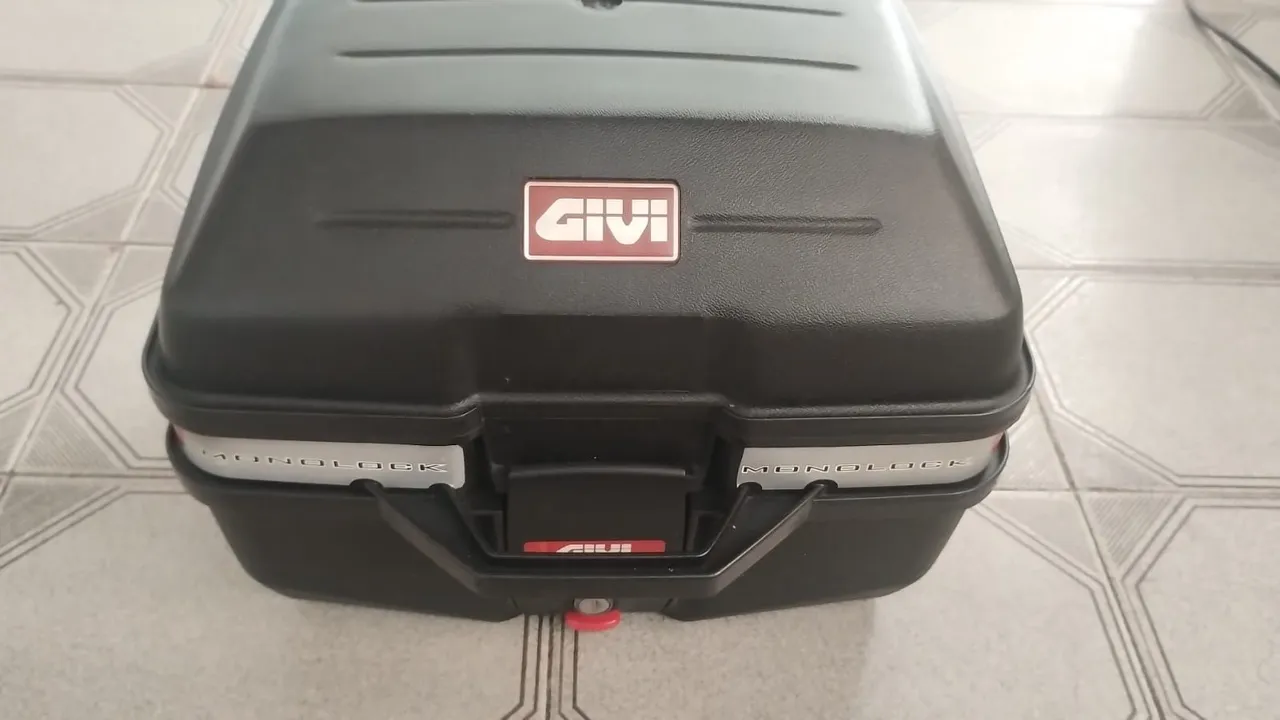 Baú GIVI Monolock, bagageiro da CG Fan até 2024 e bagageiro da Start 2025.