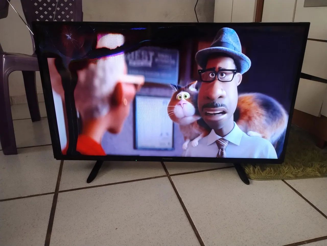 Vendo tv Panasonic 40 polegadas com trincado na tela.