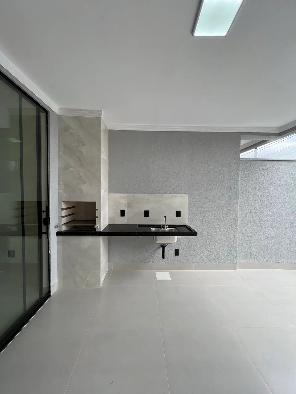 Casa Anapolis no Vida Nova com acabamento impecável e sala e cozinha com pé direito duplo  - Foto 4