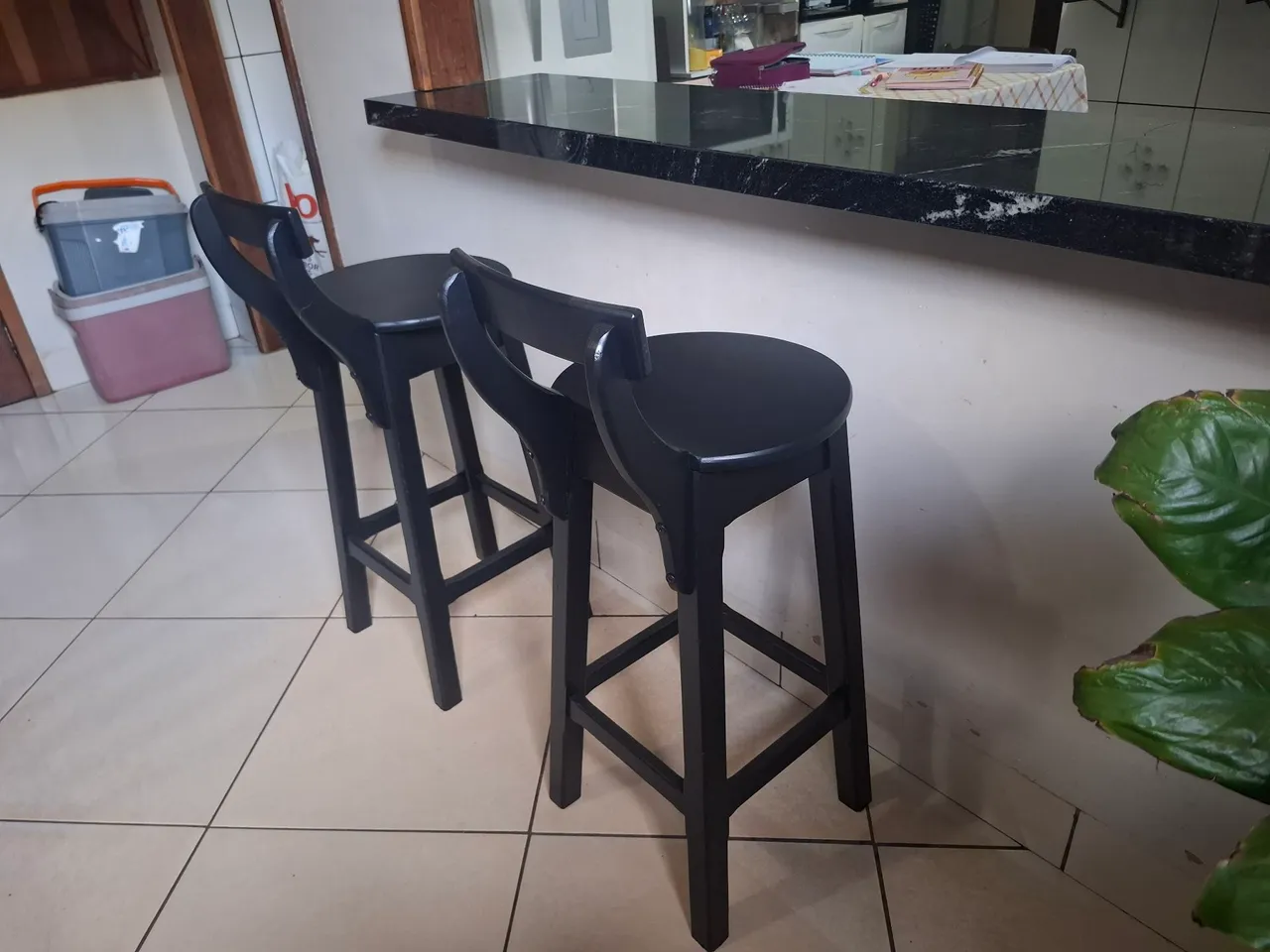 Banqueta com encosto para balcão americano 