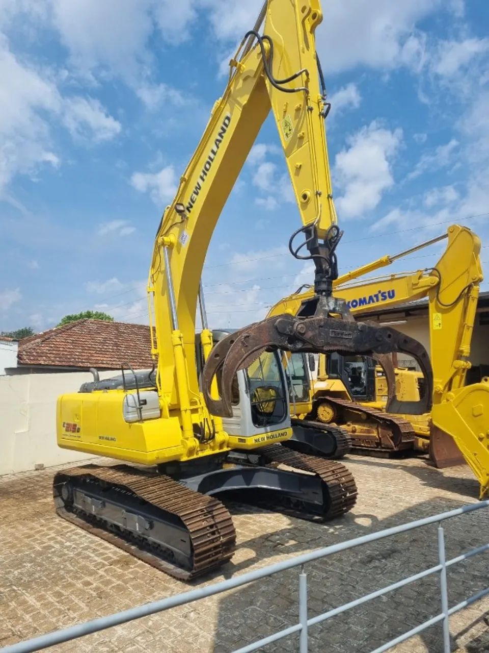 VENDA OU LOCAÇÃO ESCAVADEIRA NEW HOLLAND E215B LC - Foto 5