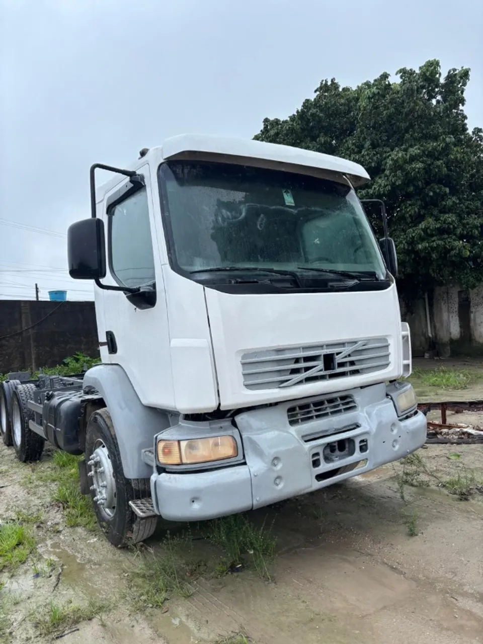 Caminhão Volvo VM 260 6/4R