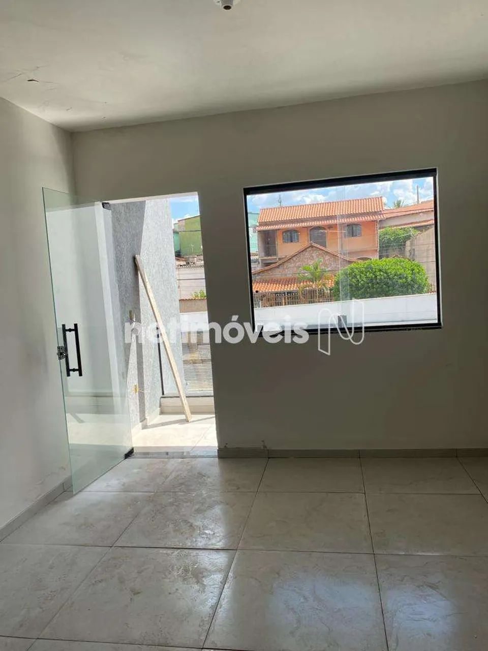 Casa Geminada com Quintal Gramado - Foto 2