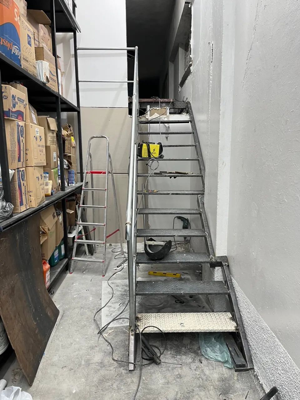Serralheiro escada cobertura e mezanino - Foto 3