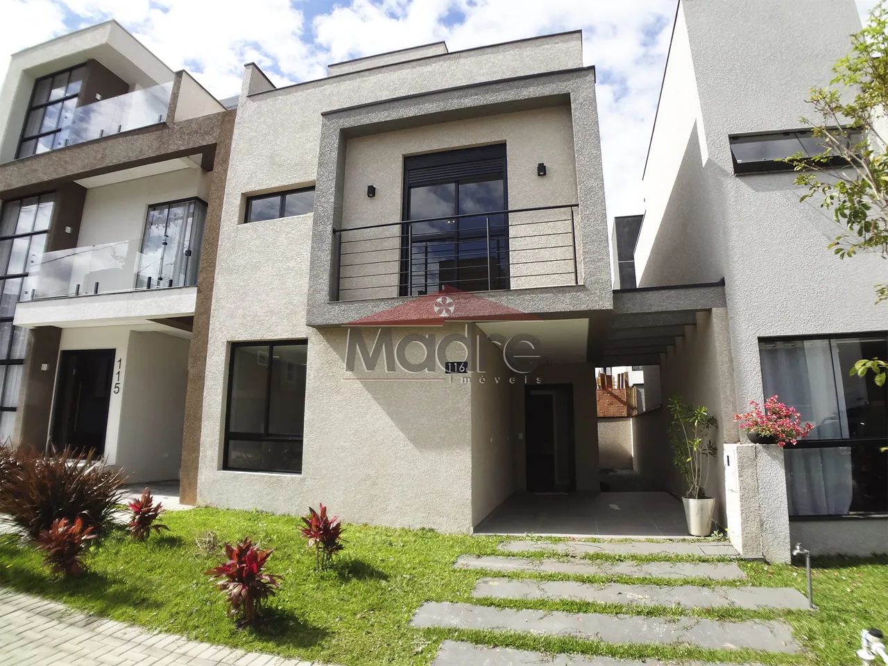 Sobrado com 3 dormitórios à venda por R$ 799.000,00 no bairro Umbará - CURITIBA / PR