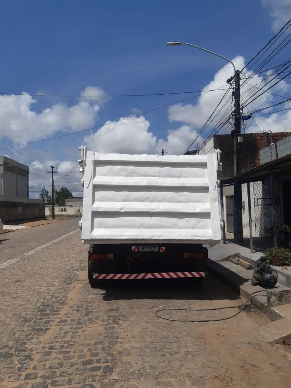 Caminhão caçamba traçada 2011/11 - Foto 5
