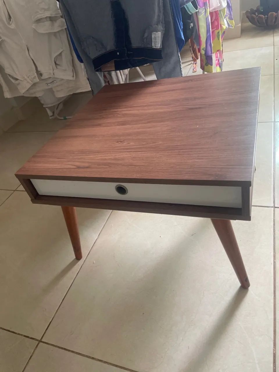 mesa de centro com gaveta, muito bem conservada  - Foto 2