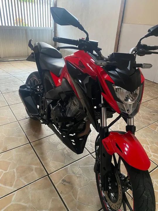 CB300F 2024 - Foto 4