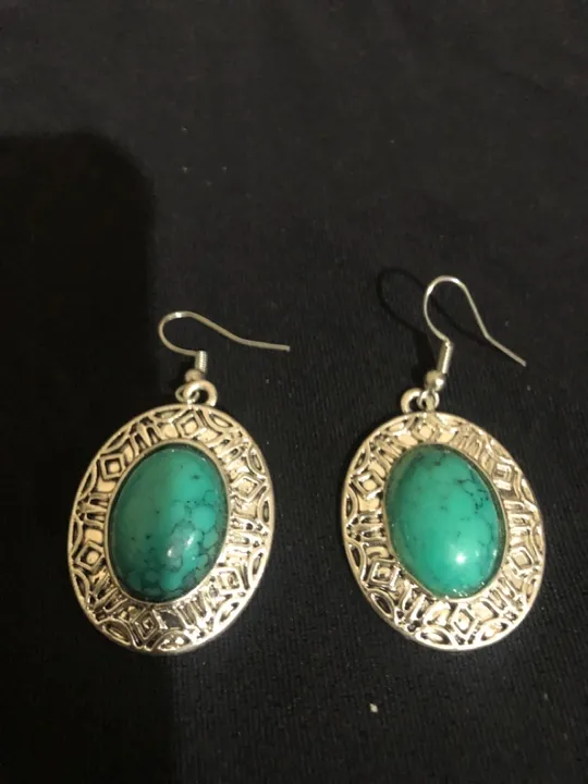 Brincos turquesa com detalhes em prata