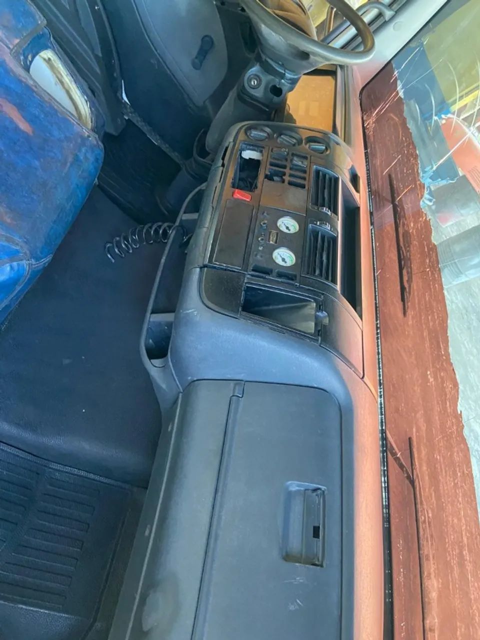 Cabine Mercedes bens Atego completa ano 2009.. modelo 1418 e outros a base de troca.  - Foto 5