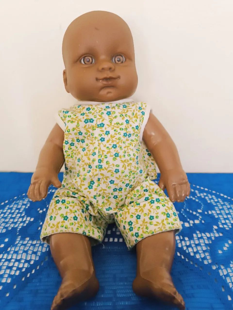 Boneca de bebê negra vintage