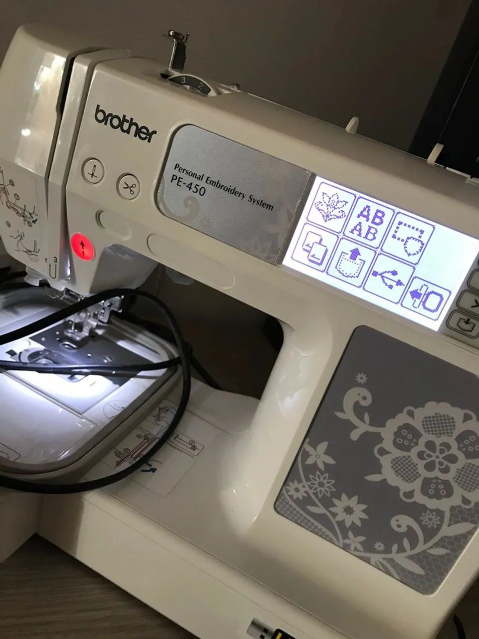 Máquina PE 450 de bordar  - Foto 3