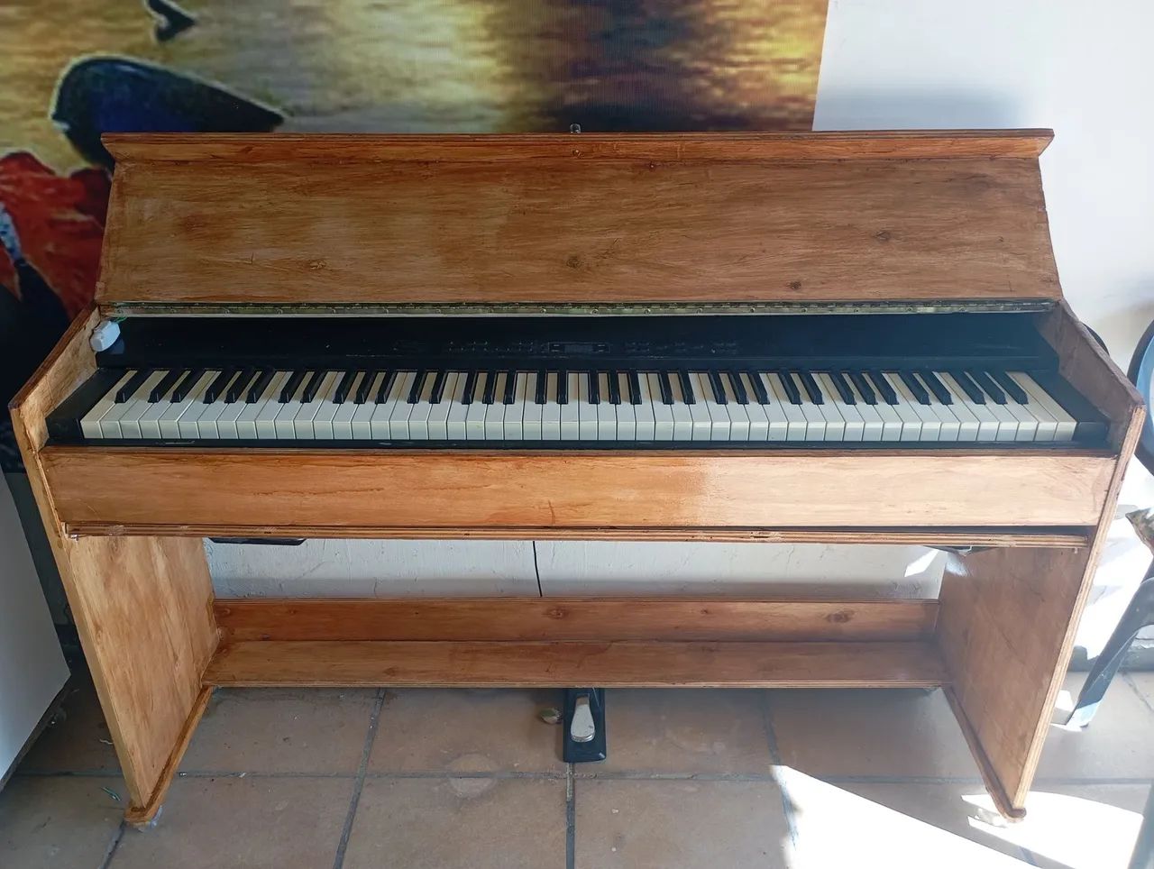 Estante par Piano digital móvel em madeira - Foto 2
