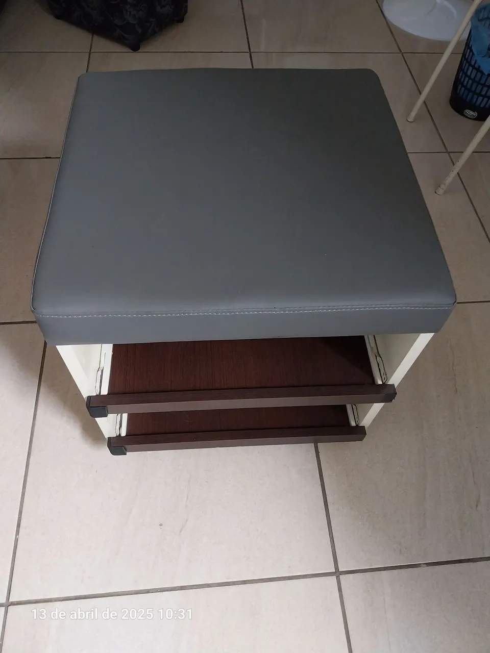 Sapateira Puf Almofadado 200.00