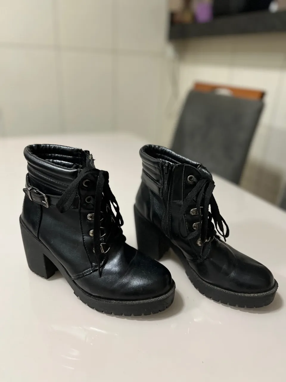 Coturno feminino preto